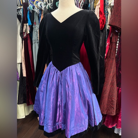 Vintage 90s Laura Ashley 6 Purple Iridescent Velvet Glam Fit Flare Dress Formal - Picture 2 of 9